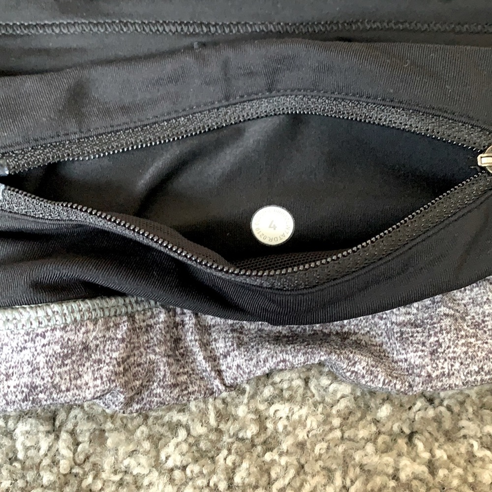 Lululemon size 4 black/gray speed up short 2.5”